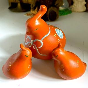 3 birds Red clay pottery a darling decor. Mom is 4 1/2” tall babes 2” No chips